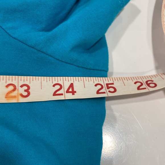 Life Is Good "Drinks Well With Others" Mermaid V-neck Tee - Picture 6 of 9